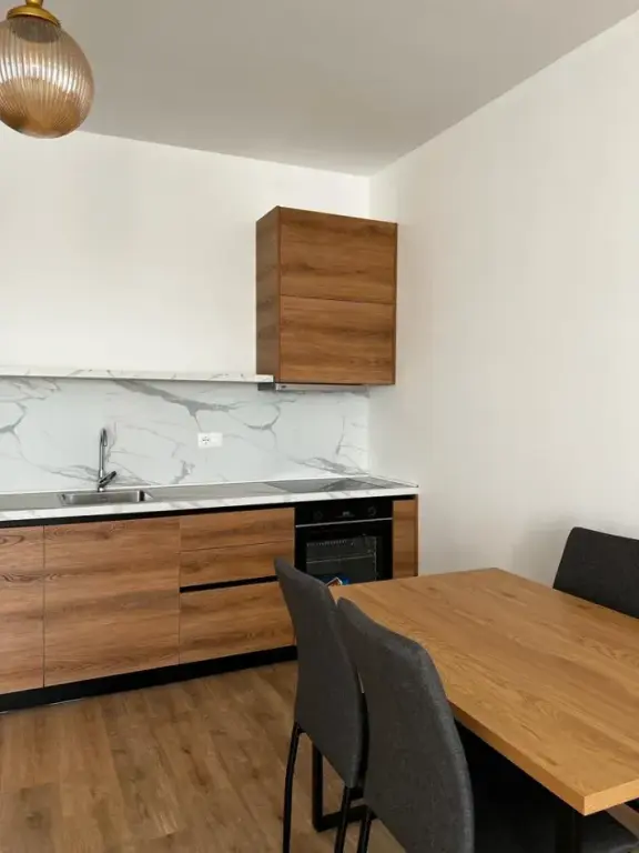 Apartament modern 1+1 me qira – Kompleksi Arlis, Rruga e Dibrës !