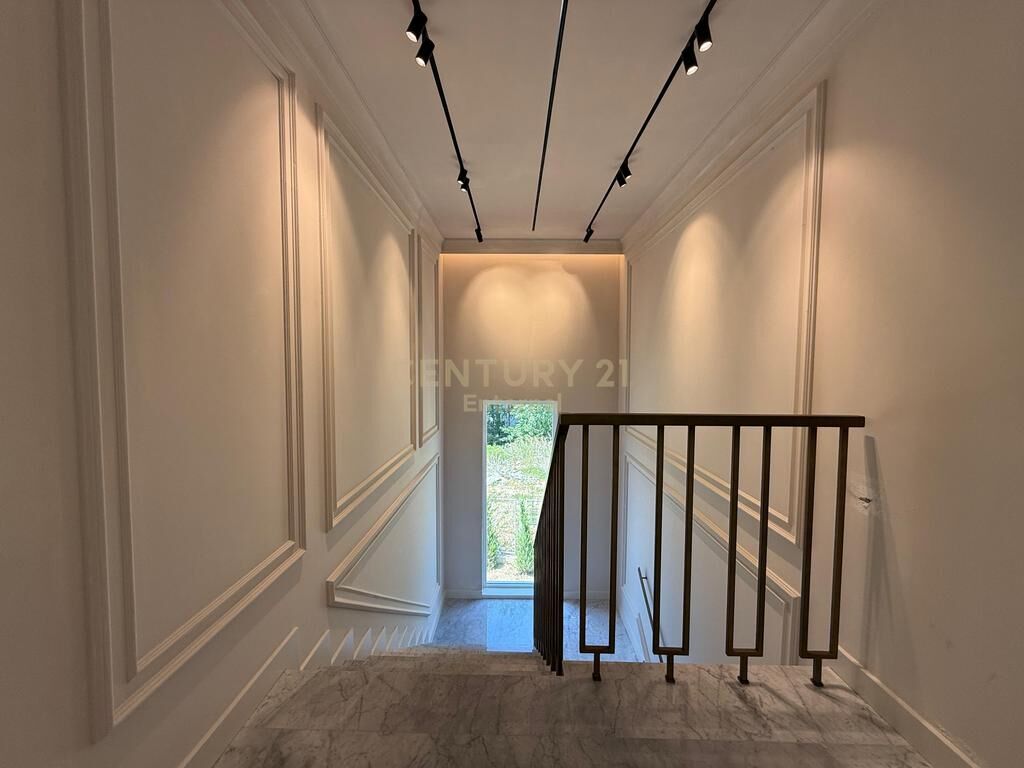 Luxury villa for rent at Rolling Hills 2 5,000 € /Month Total Area  647m2  Interior Area  391m2