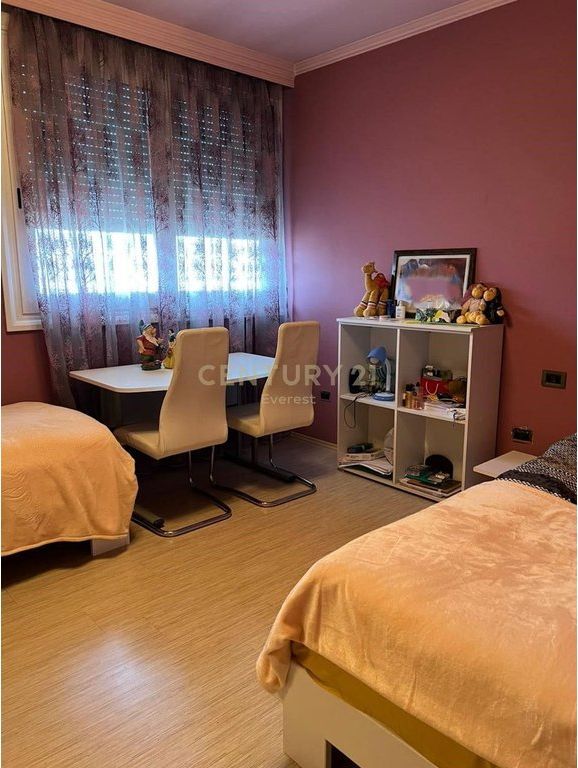 ISH EKSPOZITA, JAPIM ME QIRA APARTAMENT 2+1+2 1,000 € /Muaj