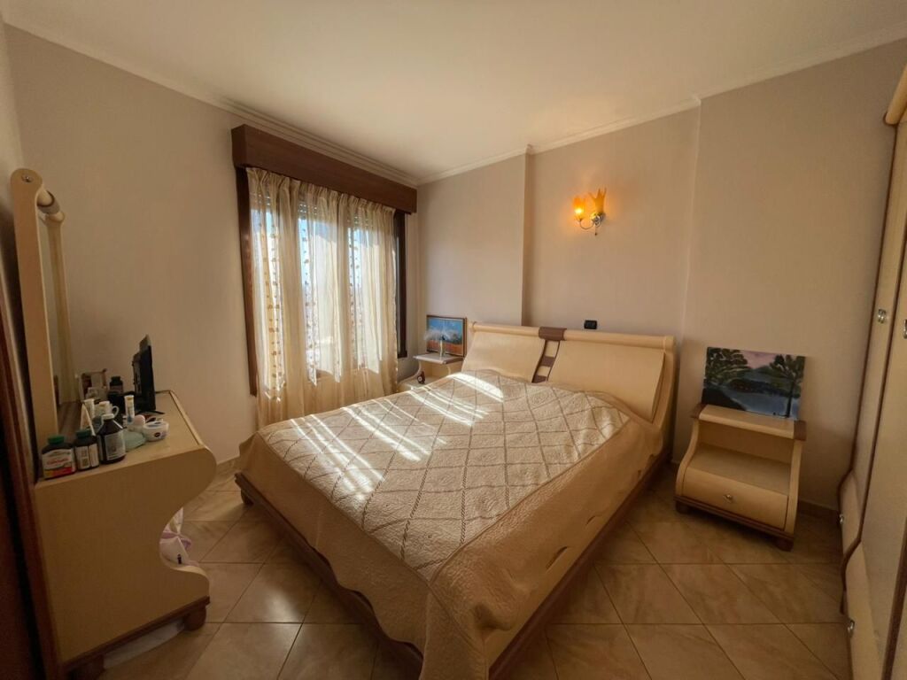 Shitet Apartament 2+1+2 tek Rr. Elbasanit