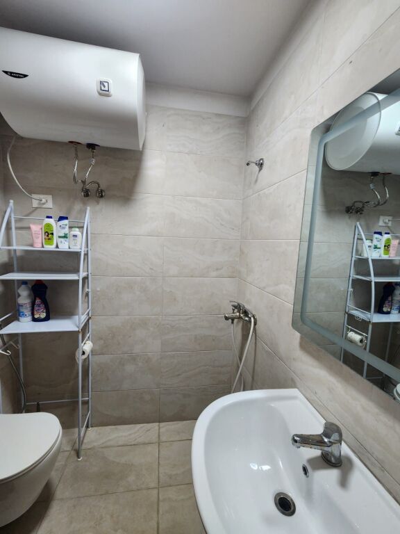 Apartament me qera 1+1 - 📍Pallati me Shigjeta , rruga Irfan Tomini, prane karburant Kastrati