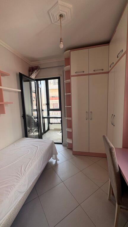 Shitet apartament 2+1 i mobiluar ne Astir