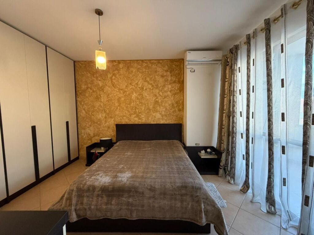 Apartament 2+1+Verande per shitje tek Big Market Yzberisht.
