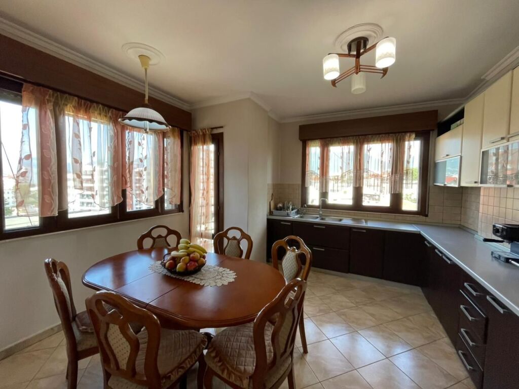 Shitet Apartament 2+1+2 tek Rr. Elbasanit