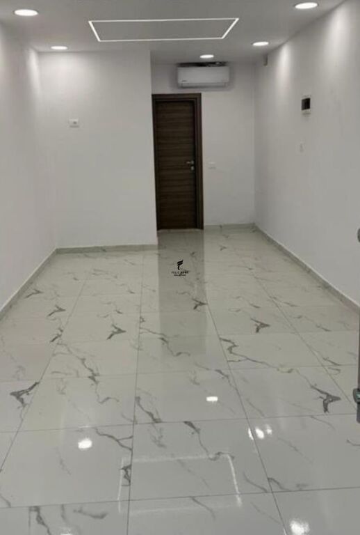 NEGOZIO IN AFFITTO 20 M2 VIA DURRES 40.000 LEKE FH-76261
