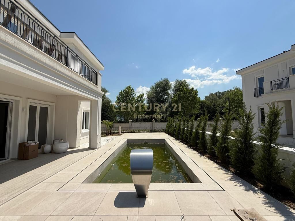 Luxury villa for rent at Rolling Hills 2 5,000 € /Month Total Area  647m2  Interior Area  391m2