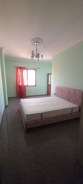 In affitto 2+1, 40000 leke, villa privata vicino alla rotatoria di Shkoza