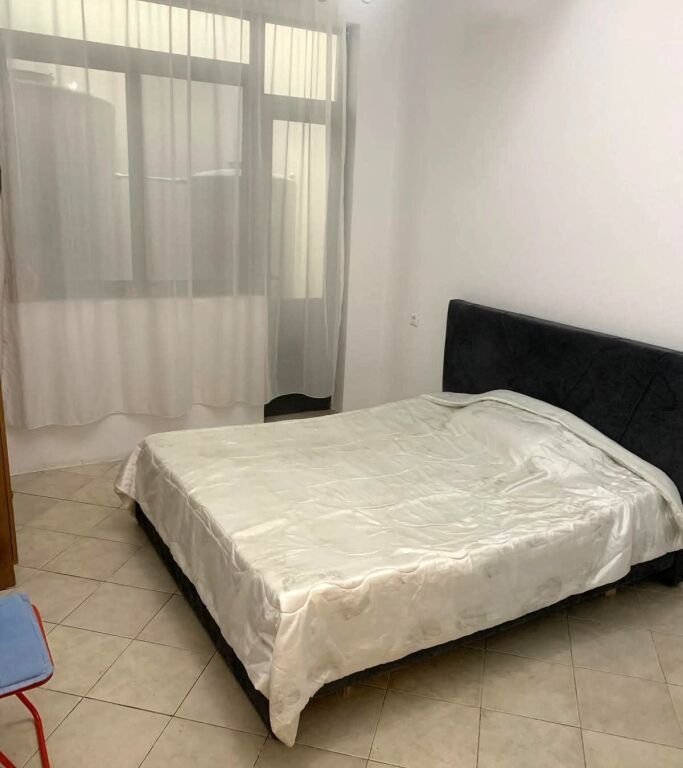 Tirana, appartamento 1+1 in affitto, 1° piano, 50m2.