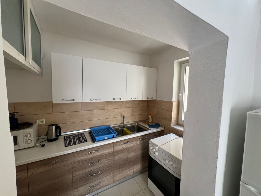 🏠 Appartamento 3+1 in affitto 📍 Via Fortuzi, Tirana💶 60.000 lek/mese