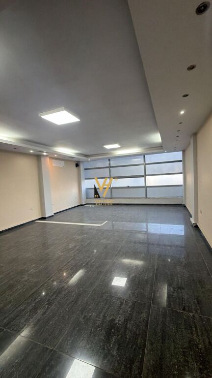 LOCALE COMMERCIALE DI 160 M2 IN AFFITTO A ASTIR 1.100 EURO