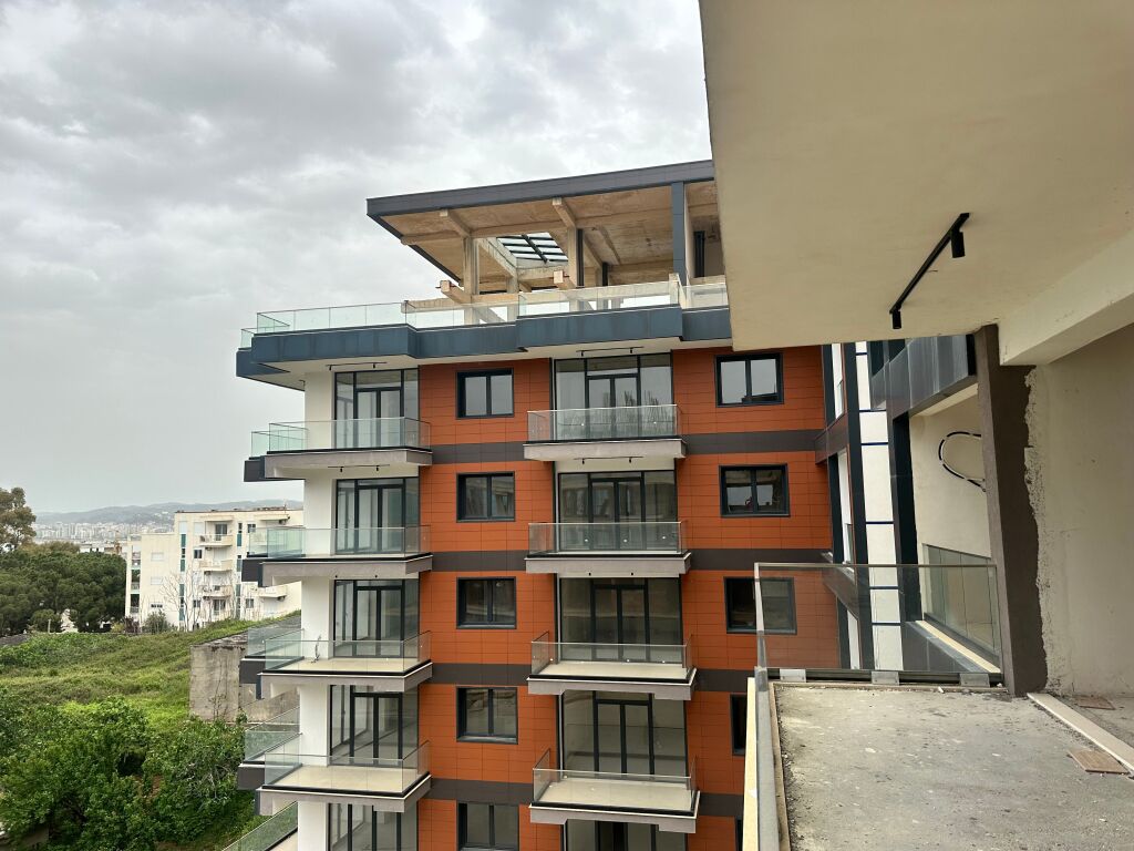 Apartament me Pamje nga Deti për shitje në Vlorë