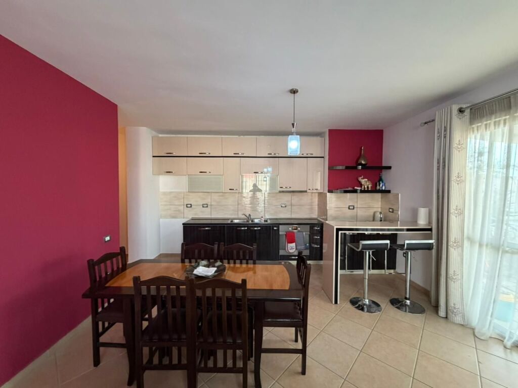 Apartament 2+1+Verande per shitje tek Big Market Yzberisht.