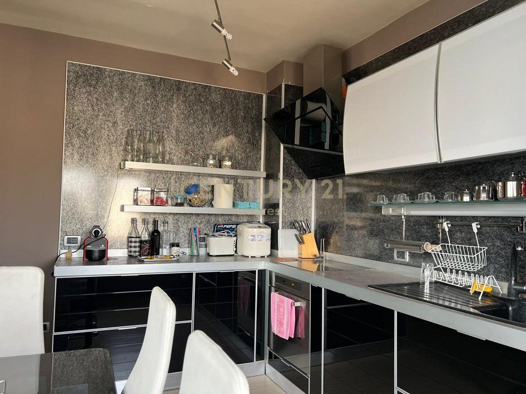 ISH EKSPOZITA, JAPIM ME QIRA APARTAMENT 2+1+2 1,000 € /Muaj
