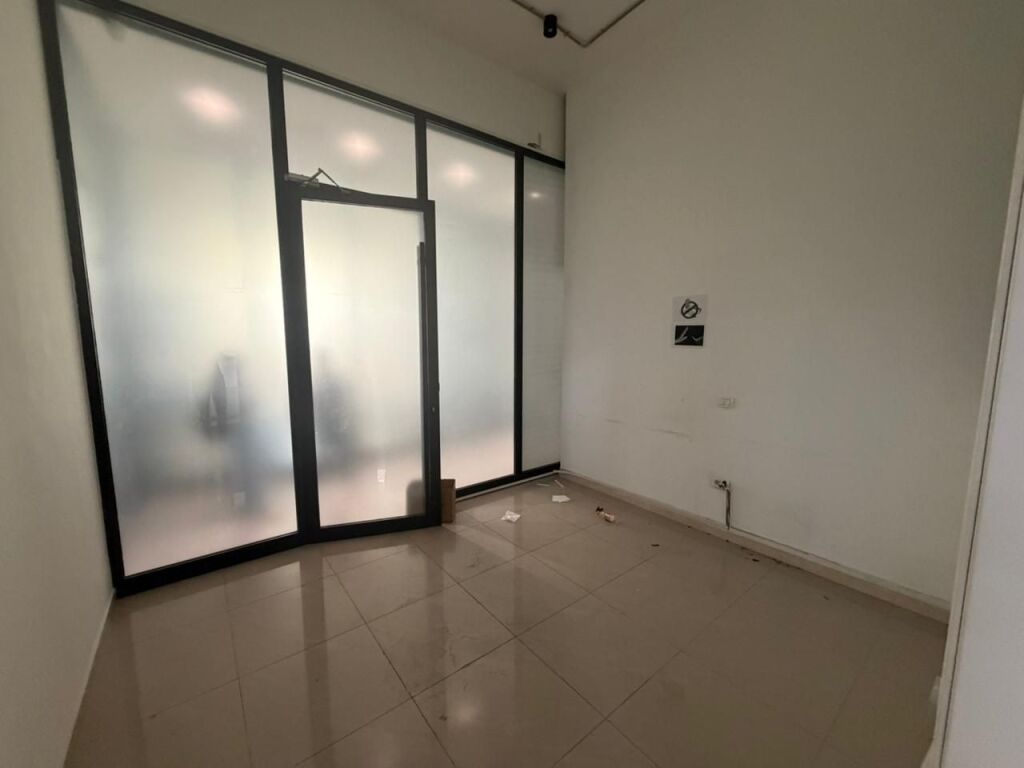 🏢 Office space for rent 👍 📍 Opposite American Hospital 3, on the main street💰 Price: 300,000 Lek/month (NET)