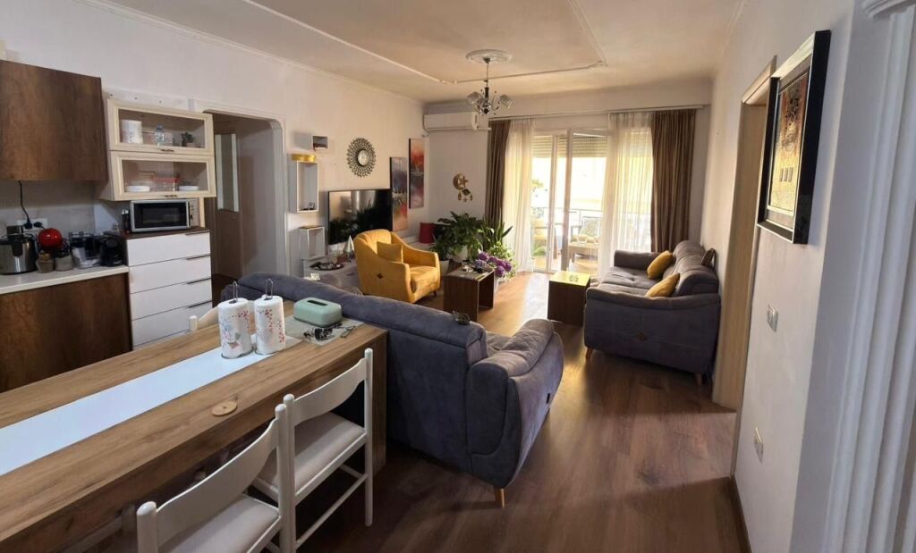 3+1, with parking, botanical garden, 700 euros