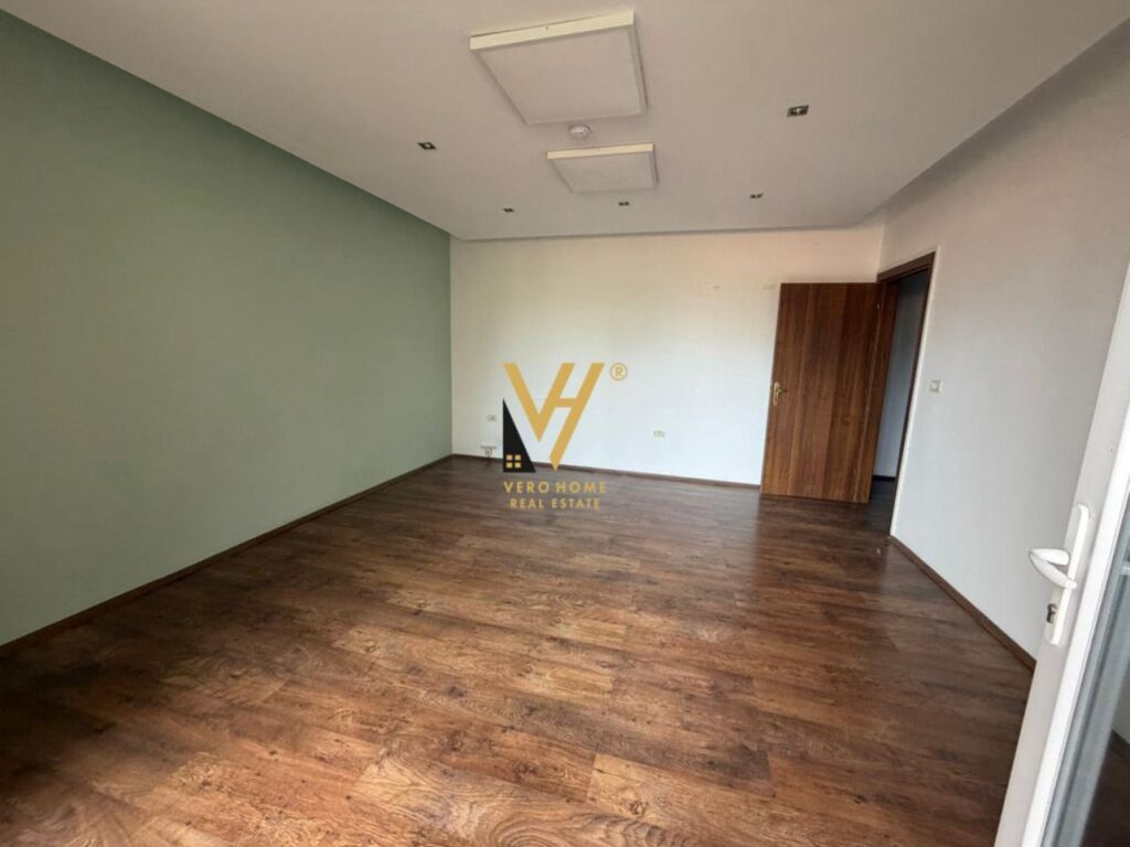 UFFICIO DI 187 M2 IN AFFITTO A BLLOK 3.366 EURO