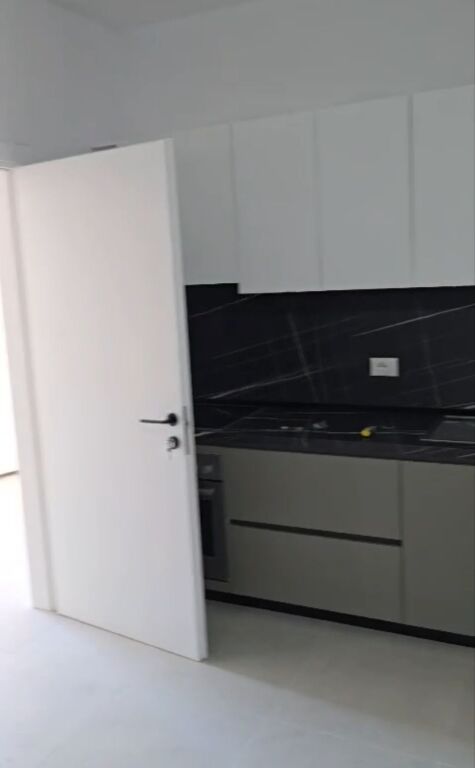 Affitto | Vilë 1 + 1 | Rruga 5 Maji | 450 €/mese