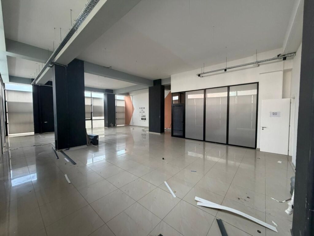 🏢 Office space for rent 👍 📍 Opposite American Hospital 3, on the main street💰 Price: 300,000 Lek/month (NET)