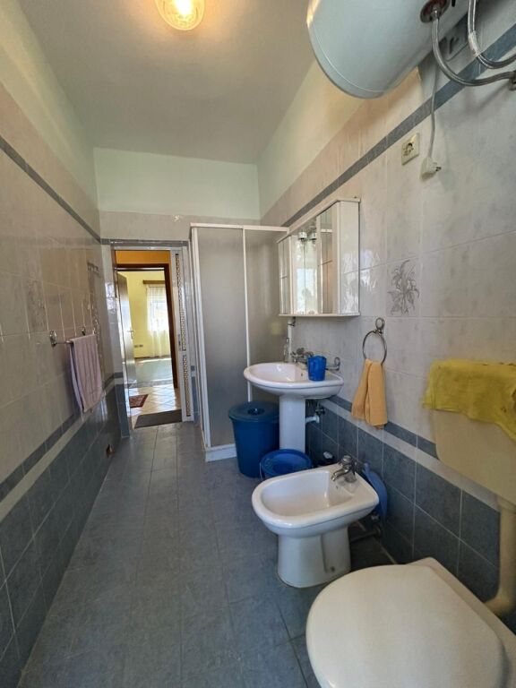 🏢 Appartamento 2+1 in vendita vicino alla Scuola “Kushtrimi i Lirisë” – Durrës 📍