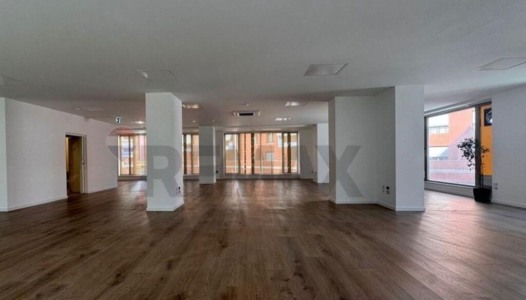 EXCLUSIVE OFFICE FOR RENT NEAR HILTON  ID:530491012-138