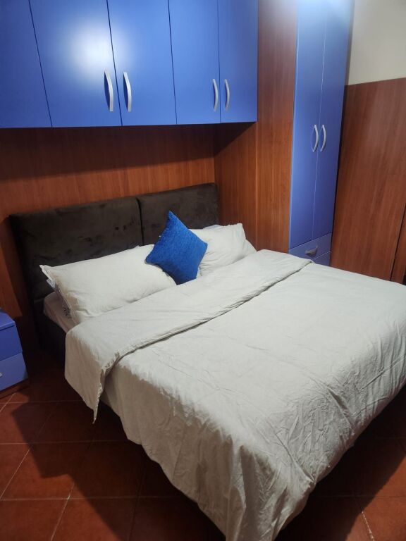 Apartament me qera 1+1 - 📍Pallati me Shigjeta , rruga Irfan Tomini, prane karburant Kastrati