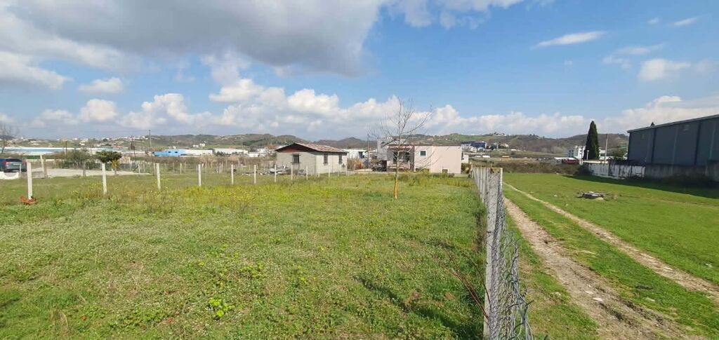 SHITET TRUALL 1760 M2 + SHTEPI E VJETER, VORE