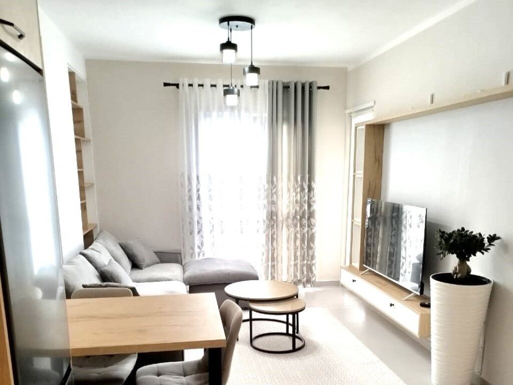 Apartament 1+1 per qera Univers City !