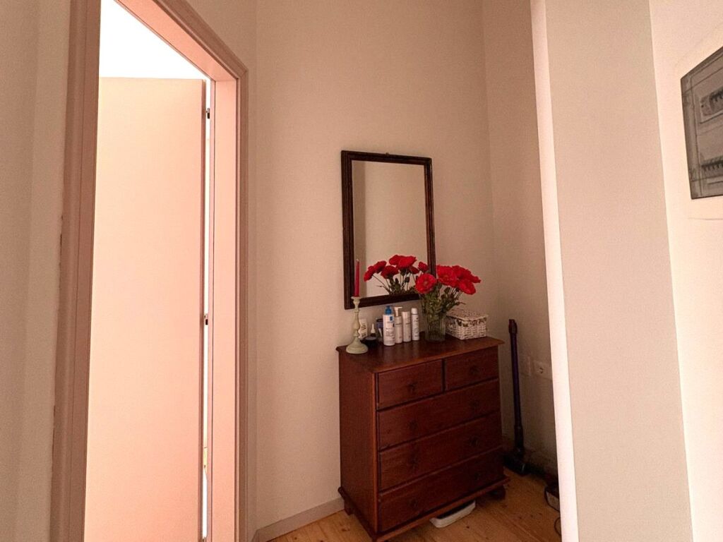 2+1 apartment with veranda for sale on ilo mitke qafzezi street pro1312
