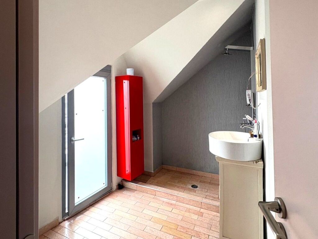 2+1 apartment with veranda for sale on ilo mitke qafzezi street pro1312