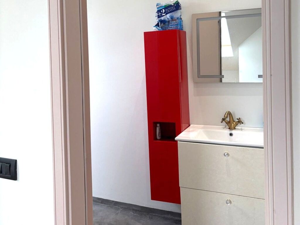 2+1 apartment with veranda for sale on ilo mitke qafzezi street pro1312