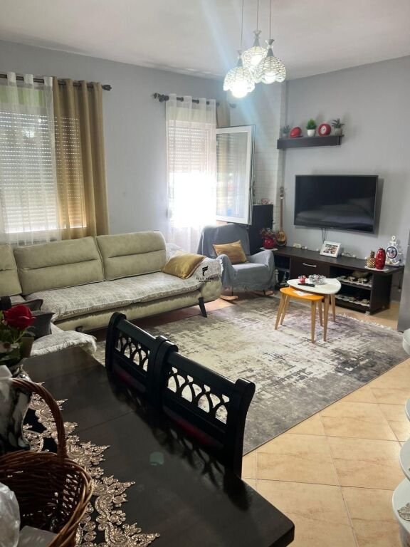 APARTAMENT ME QERA 2+1 CASA ITALIA 55.000 LEKE FH-76391