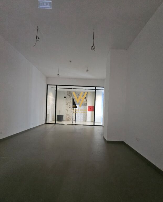 LOCALE COMMERCIALE DI 62 M2 IN AFFITTO PRESSO GARDEN BUILDING 1.200 EURO