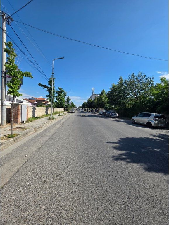 VENDIAMO TERRENO + 2 EDIFICI A SPITALLE, DURRES VICINO ALLA STRADA PRINCIPALE!