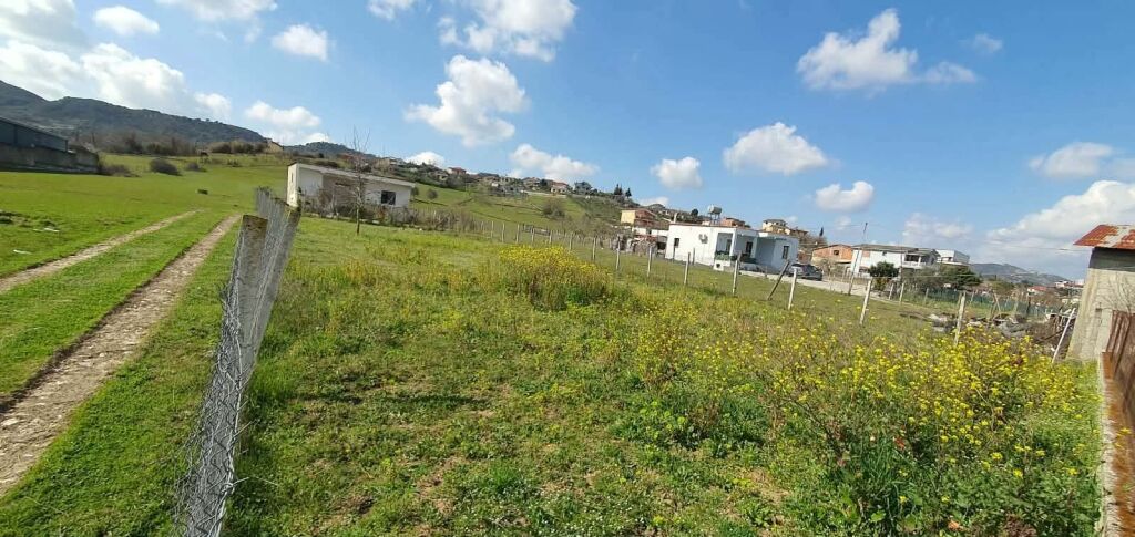 SHITET TRUALL 1760 M2 + SHTEPI E VJETER, VORE