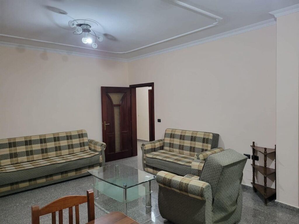 In affitto 2+1, 40000 leke, villa privata vicino alla rotatoria di Shkoza