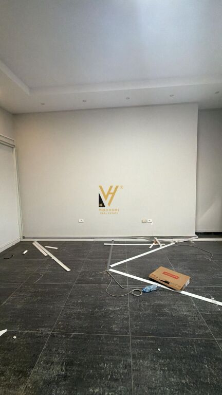 LOCALE COMMERCIALE 90 M2 IN AFFITTO A ASTIR 600 EURO