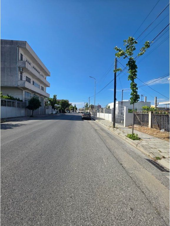 VENDIAMO TERRENO + 2 EDIFICI A SPITALLE, DURRES VICINO ALLA STRADA PRINCIPALE!