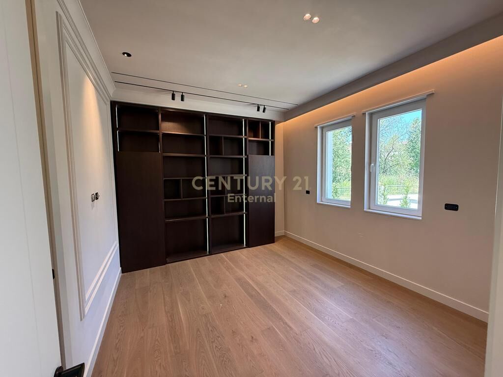 Luxury villa for rent at Rolling Hills 2 5,000 € /Month Total Area  647m2  Interior Area  391m2