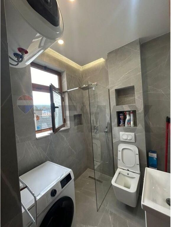 Apartament - Për Shitje - 9 Katëshet, Tiranë(ID: 530221066-306)