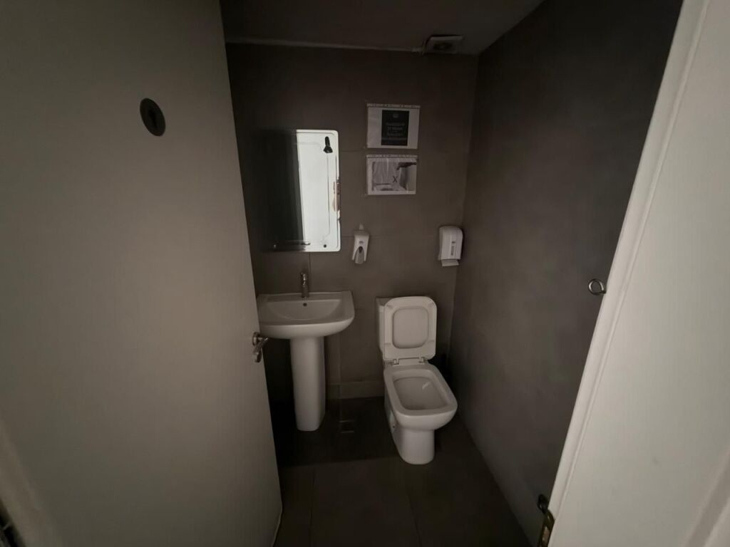 🏢 Office space for rent 👍 📍 Opposite American Hospital 3, on the main street💰 Price: 300,000 Lek/month (NET)