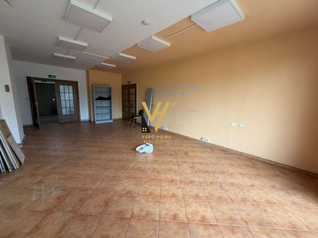 UFFICIO DI 187 M2 IN AFFITTO A BLLOK 3.366 EURO