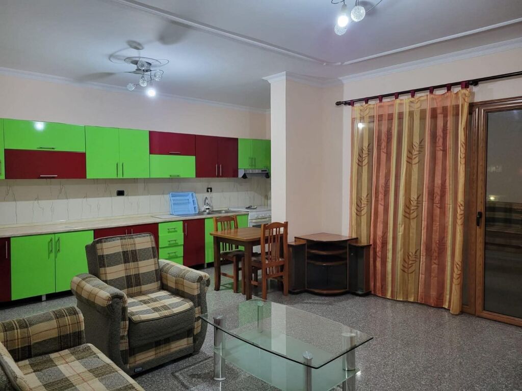 In affitto 2+1, 40000 leke, villa privata vicino alla rotatoria di Shkoza