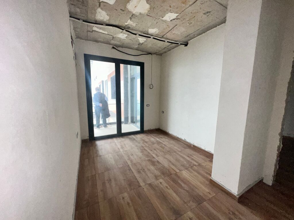 Apartament me Pamje nga Deti për shitje në Vlorë
