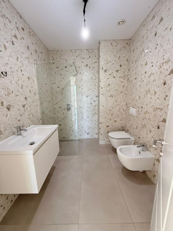 🏢 OFFICE/BUSINESS SPACE FOR RENT – LAKE VIEW RESIDENCE ARTIFICIAL LAKE