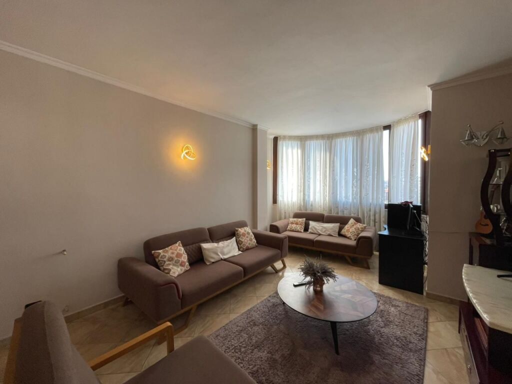 Shitet Apartament 2+1+2 tek Rr. Elbasanit