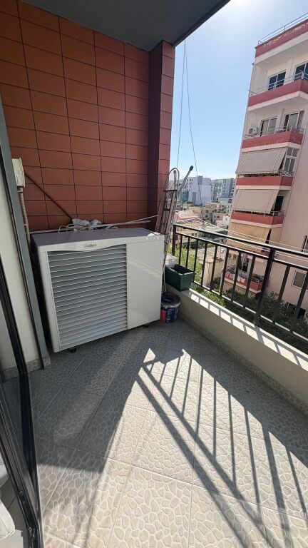 Shitet apartament 2+1 i mobiluar ne Astir