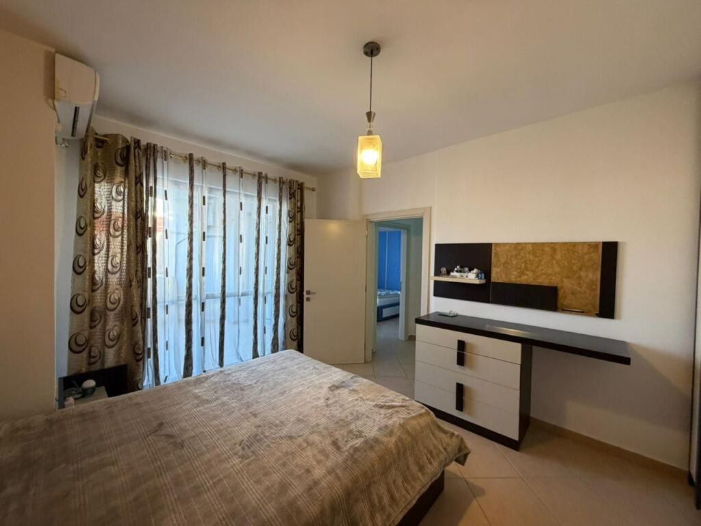 Apartament 2+1+Verande per shitje tek Big Market Yzberisht.