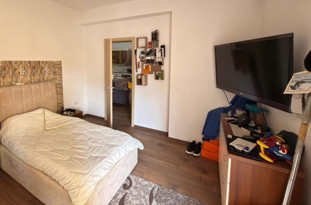 3+1, with parking, botanical garden, 700 euros