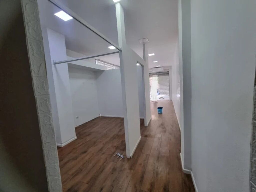 Business premises for rent are given on Myslym Shyri Street, near Kastrati Gas Station.