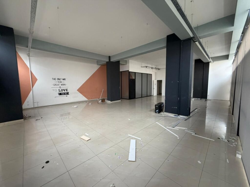 🏢 Office space for rent 👍 📍 Opposite American Hospital 3, on the main street💰 Price: 300,000 Lek/month (NET)